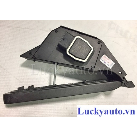 Bàn đạp chân gas xe Mercedes C250/ C250 CGI đời 2009_ 2043000004_ 204 300 00 04